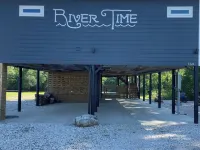 "RIVER TIME" CABIN DIRECTLY ON CADDO RIVER, FLAT YARD Hotels in Glenwood
