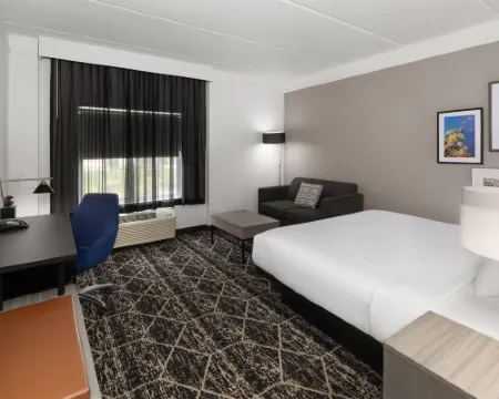 La Quinta Inn & Suites by Wyndham Houston Bush IAH South ヒューストンのホテル