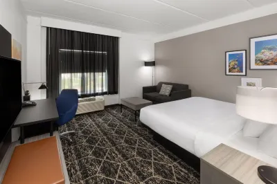La Quinta Inn & Suites by Wyndham Houston Bush IAH South