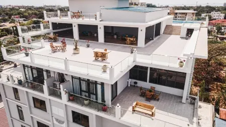 Tanzanite Serviced Apartment Отели рядом с достопримечательностью «Коко Бич»