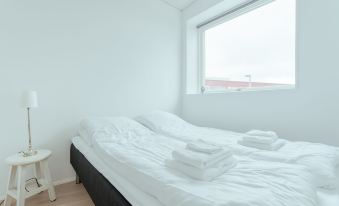 Delightful 2 Bedroom Apt - Balcony - Parking