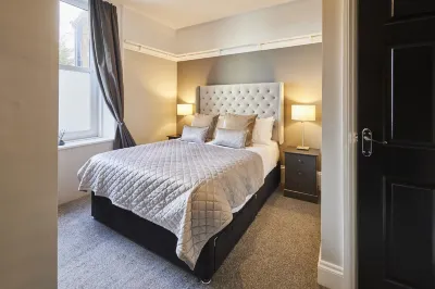 Host & Stay - Endeavour Sails