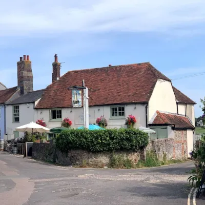 Bosham 3 Br Beach House with Garden & Playhouse