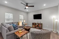 Uptown Elegant Escape | JZ Vacation Rentals - balcony