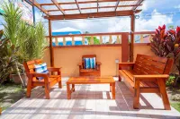 Connie's Comfort Suites Hotel di Five Islands Village