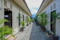 RedDoorz Near Mutiara Sis Al Jufrie Airport Palu Hôtels à : South Palu