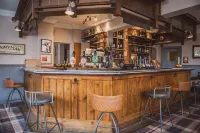 The Stag Hotel and Mailmans Arms Hotels in Lyndhurst