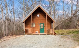 Amazing Getaway: Enjoy Our Cozy Log Cabins on the Chesapeake Bay!