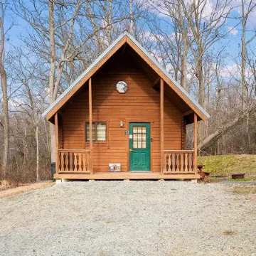 Amazing Getaway: Enjoy Our Cozy Log Cabins on the Chesapeake Bay!
