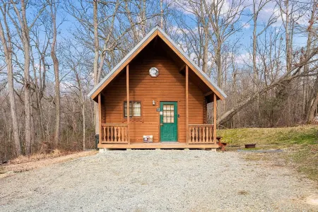 Amazing Getaway: Enjoy Our Cozy Log Cabins on the Chesapeake Bay!