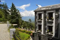 Sun N Snow Inn by Leisure Hotels - Pensions