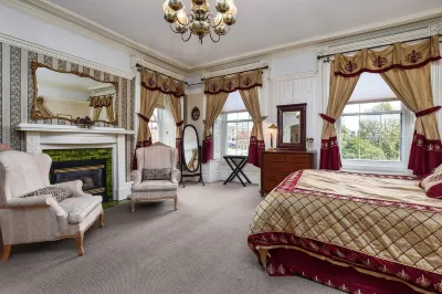 Noble Waterfront Suites Hotels in der Nähe von King's Lock Craft Distillery