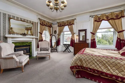 Noble Waterfront Suites Hotels in Brockville
