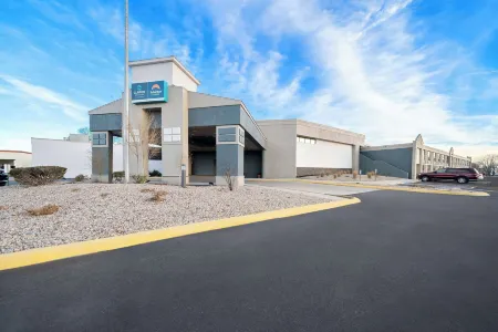 Suburban Studios, Kearney Отели рядом с достопримечательностью «Парк Харви»