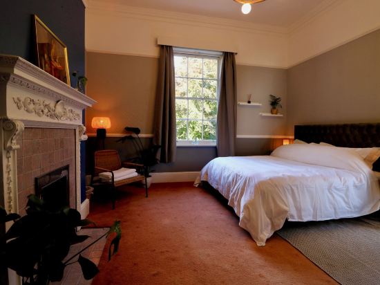 Mossley Hill Retreat