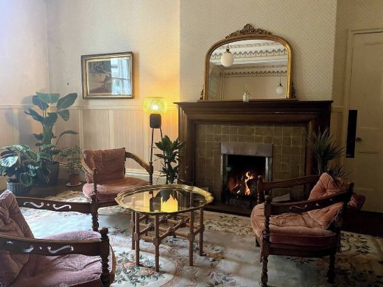 Mossley Hill Retreat