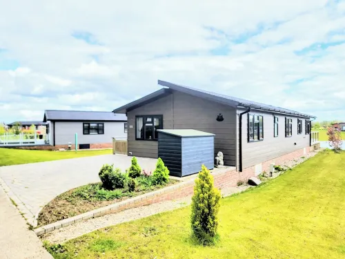 Luxury 2-bed Lodge in Routh, Sleeps 4 With Hot Tub Hotels in Beverley