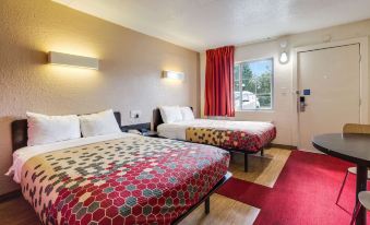 Econo Lodge Inn & Suites