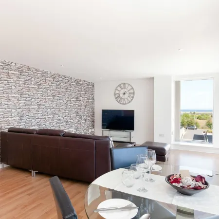 Stylish Garden View Apartment