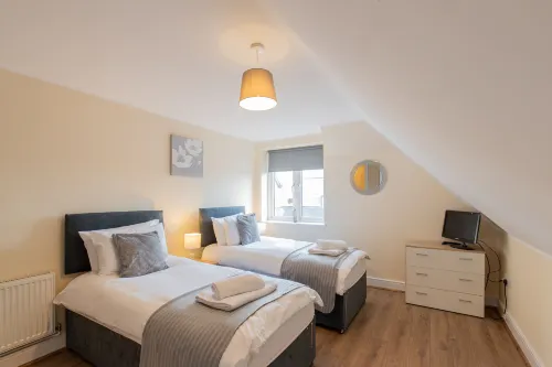 2 Bedroom Penthouse, Clockhouse, Hoddessdon - Wifi