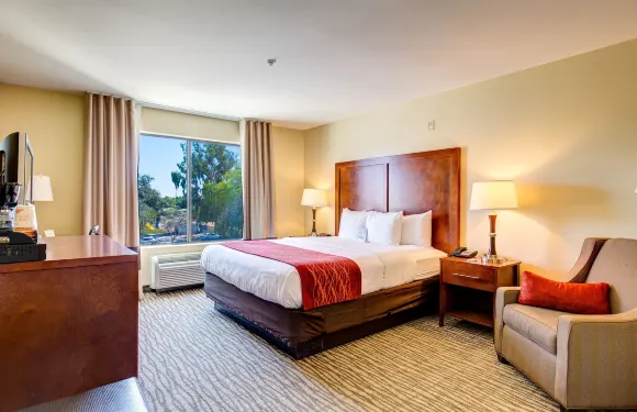 波莫納展覽中心舒適酒店