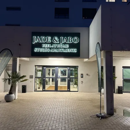 Jade & Jabo - Neuss by Düsseldorf Mit Parkplatz Verfügbarkeit 10,00 je Nacht Zubuchbar