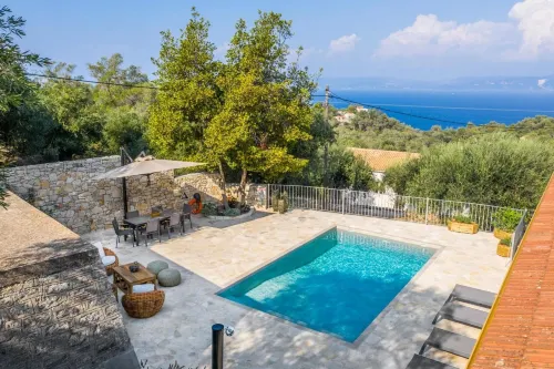 Serenity - Beautiful Newly Renovated Villa Close to Lakka - 4 stjerner