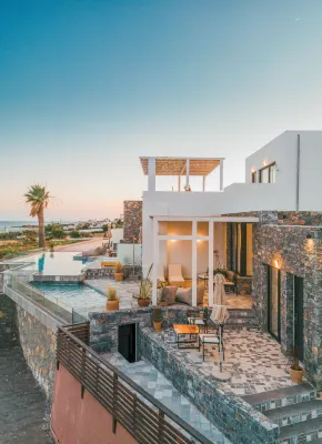 Plakakia Luxury Apartments Hotels near Makrigialos Beach