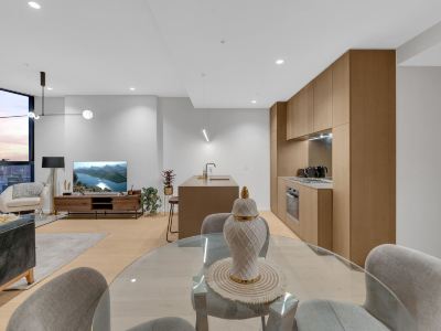 Melbourne Square Apartments