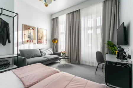 Old Town Residence - Premium Aparthotel Отели рядом с достопримечательностью «Adam Mickiewicz statue»