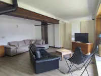 Ground floor apartment 55 m2 + garden in chalet, near resort center, quiet location 香帕尼住宿飯店