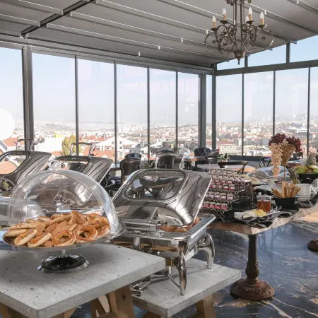 Check Inn Suite Hotel & Spa