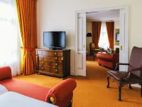 Relais & Châteaux Bülow Palais Hotels near Neustadt