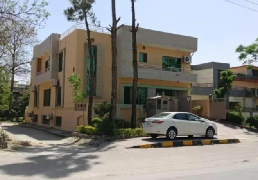 Butt Lodges 2 Hotels in 