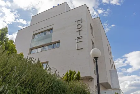 Hotel Alda Ciudad de Soria Отели рядом с достопримечательностью «Monasterio de San Juan de Duero»