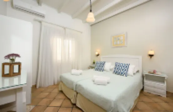 Sebastian's - Agios Gordios Beach