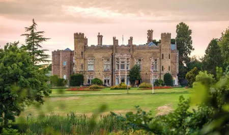 Cave Castle Hotel Отели в г. Уиттон