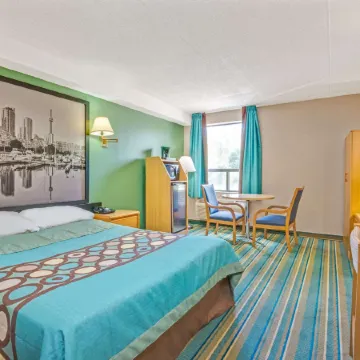 Super 8 by Wyndham Toronto East on