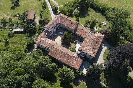 Dandelion Como Suites & Park Отели в г. Uggiate con Ronago