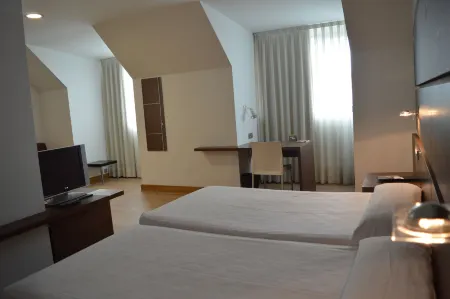 Hotel Spa Odeón Отели рядом с достопримечательностью «Museo Naval Ferrol»