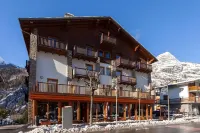 Residence Le Grand Chalet Hotels in Courmayeur