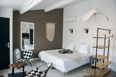 Les Suites du 17 Các khách sạn gần Salin d'Aigues-Mortes