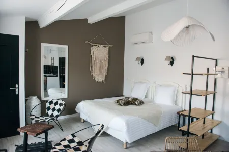 Les Suites du 17 Отели рядом с достопримечательностью «Salin d'Aigues-Mortes»