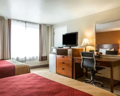 Econo Lodge Lakes Region Hotels in Tamworth