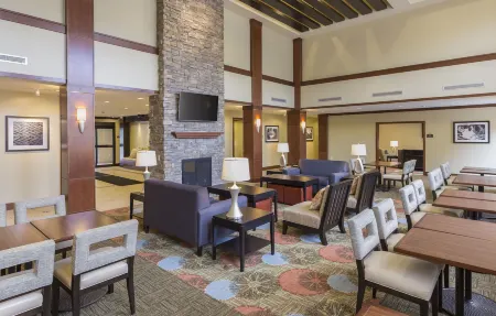 Staybridge Suites Canton Отели в г. Плейн Тауншип