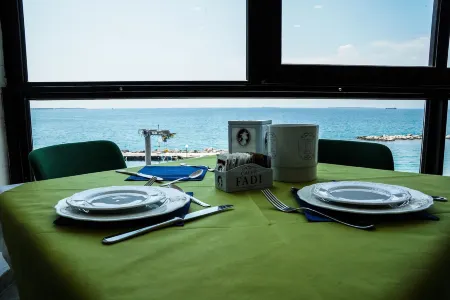 Hotel Virgilio Отели рядом со станцией Taranto Railway Station