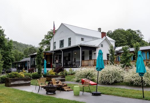 5. 더 인 앳 웜 ..