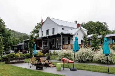 더 인 앳 웜 스프링스  호텔