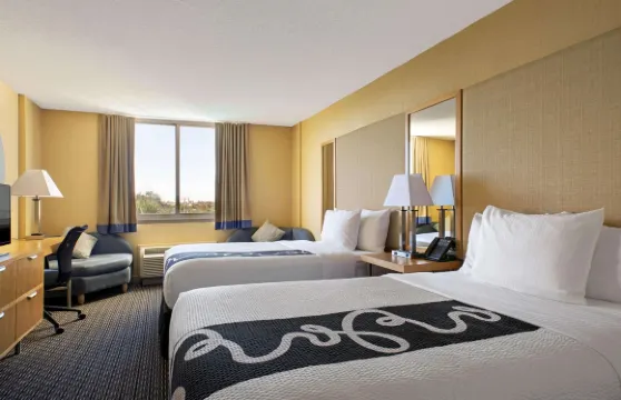 黎明城拉昆塔温德姆套房酒店