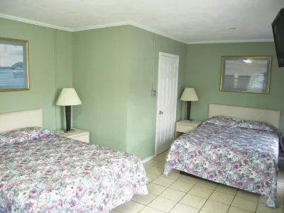 Bayfront Cottages Hotels in Fulton